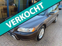 Volvo XC70 - 2.5 T Summum AWD Automaat LEER / XENON / TREKHAAK