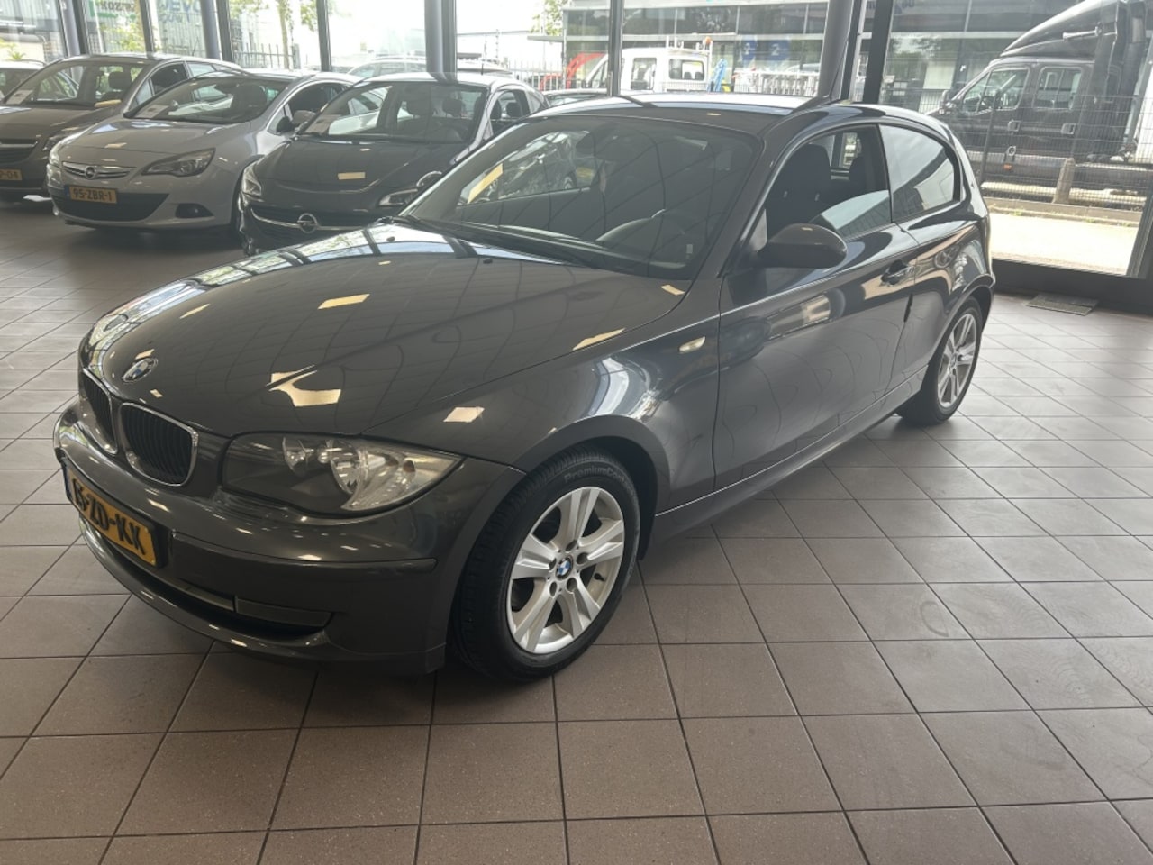 BMW 1-serie - 118i Business Line AUTOMAAT 151 DKM NW APK BJ 2008 !!! - AutoWereld.nl