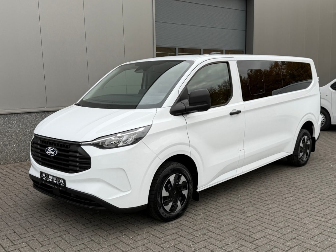 Ford Transit Kombi - Custom 9 pers.  Plug-in Hybride  340 L1H1 233pk Trend EXTRA'S - AutoWereld.nl