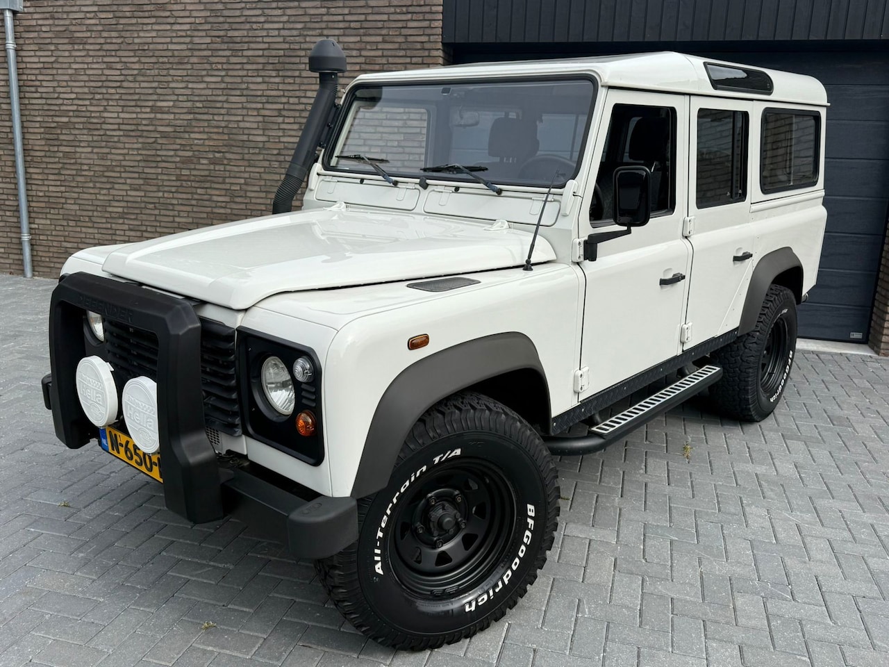 Land Rover Defender 110 - 2.5 TD5 DC E, 5 PERS, TOPSTAAT!!, AIRCO, - AutoWereld.nl