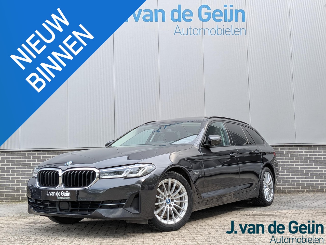 BMW 5-serie Touring - 530e xDrive Business Edition Plus | Panorama | Trehaak | Laser | Ambient | Comfortzetels - AutoWereld.nl