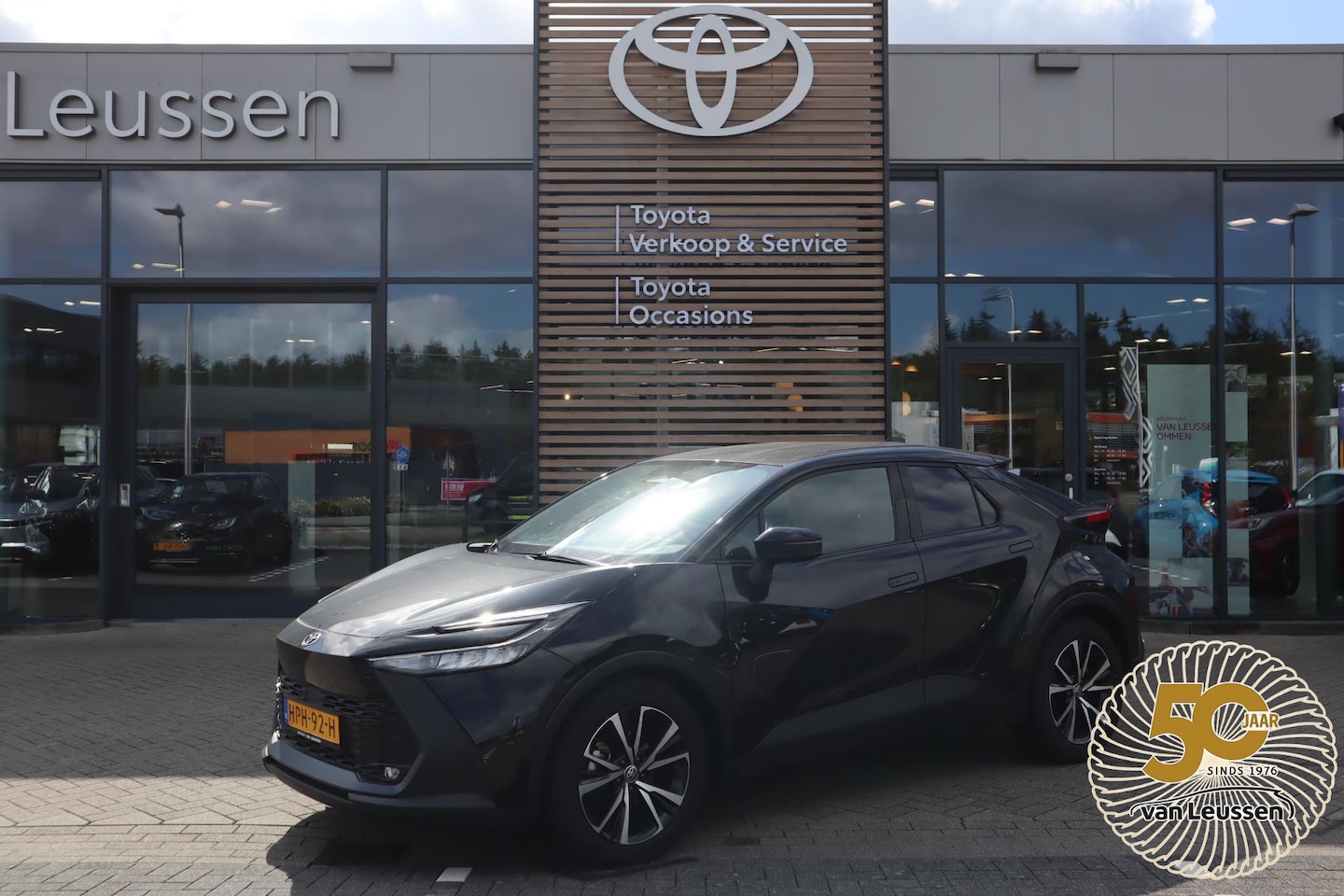 Toyota C-HR - HYBRID 140 DYNAMIC ANDROID/APPLE AD-CRUISE PRIVACY-GLASS PARK-SENSOREN KEYLESS 18"LMV BLIS - AutoWereld.nl