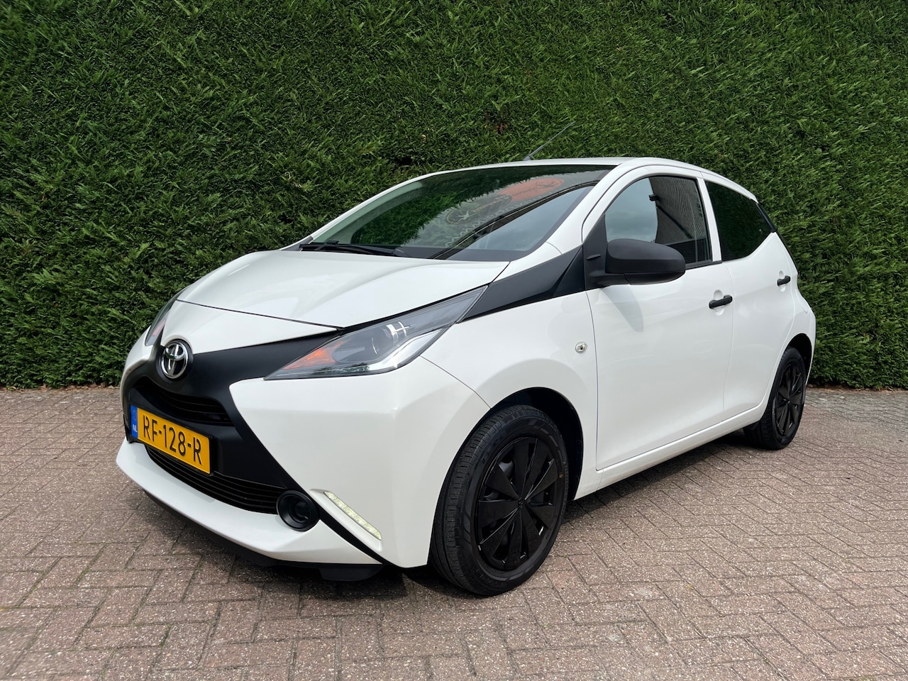 Toyota Aygo - 1.0 VVT-i x-fun 1.0 VVT-i x-fun, Apple-carplay, Led, 5-drs, Eerste eigenaar ! - AutoWereld.nl