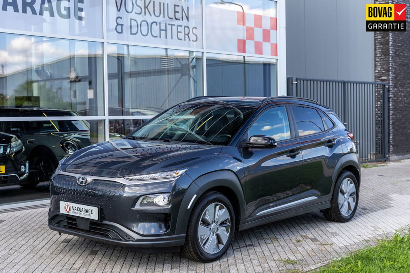 Hyundai Kona Electric - EV Executive 64 kWh | Dodehoek sensoren | Verwarmde stoelen - AutoWereld.nl