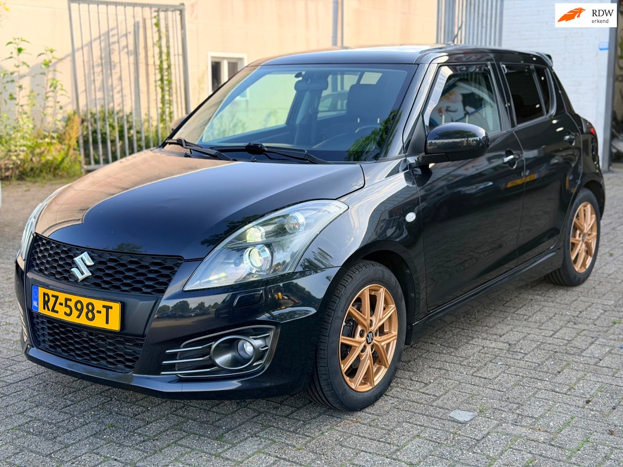 Suzuki Swift - 1.6 Sport Bj:2014 136PK Xenon Airco Bleutooth NAP - AutoWereld.nl