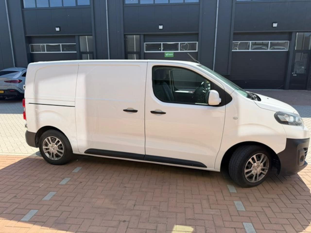 Citroën Jumpy - 1.6 BlueHDI 115 Club M S&S/ 2017 / Euro6 / Airco / Cruise Control / MOTOR DEFECT ! ENGINE - AutoWereld.nl
