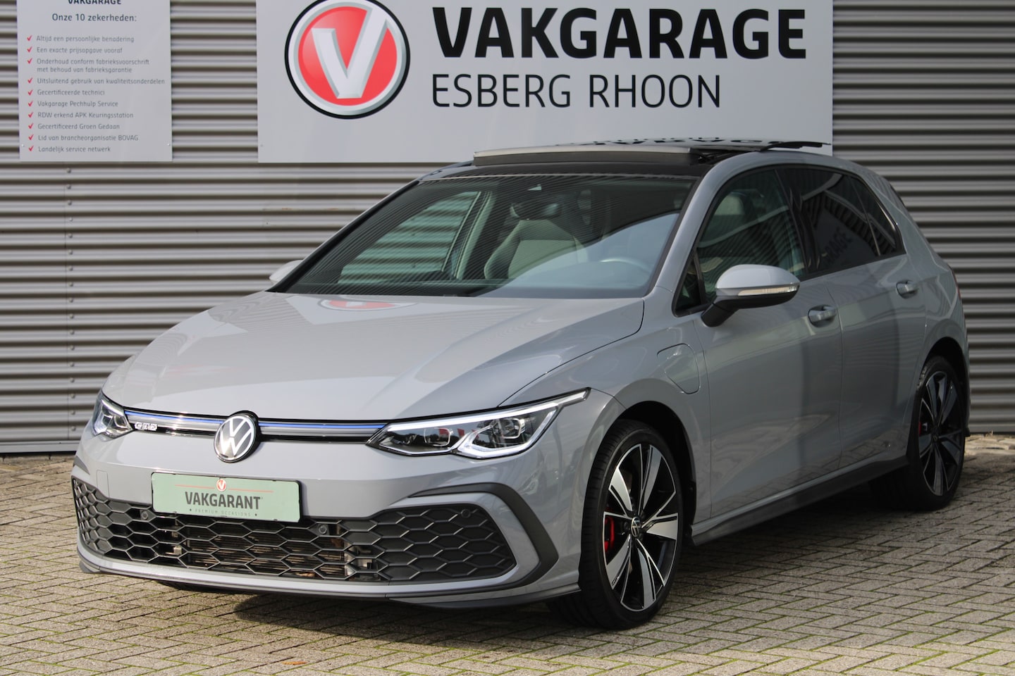 Volkswagen Golf - 1.4 eHybrid GTE DSG,SCHUIFDAK,NAVI/CAM,IQ.LIGHT,HUD,TREKHAAK - AutoWereld.nl