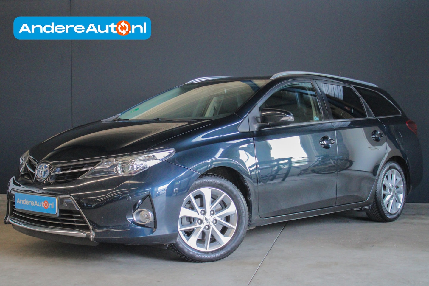 Toyota Auris Touring Sports - 1.8 Hybrid Executive |trekhaak|leder|navi|cruisecontrol|keyless| - AutoWereld.nl