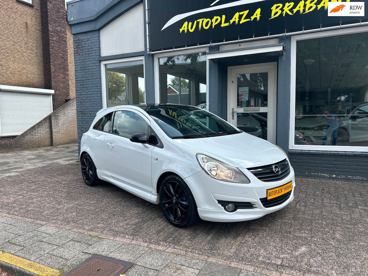 Opel Corsa - 1.4-16V LIMITED EDITION/ AIRCO/ HALF LEER/ 17 INCH - AutoWereld.nl