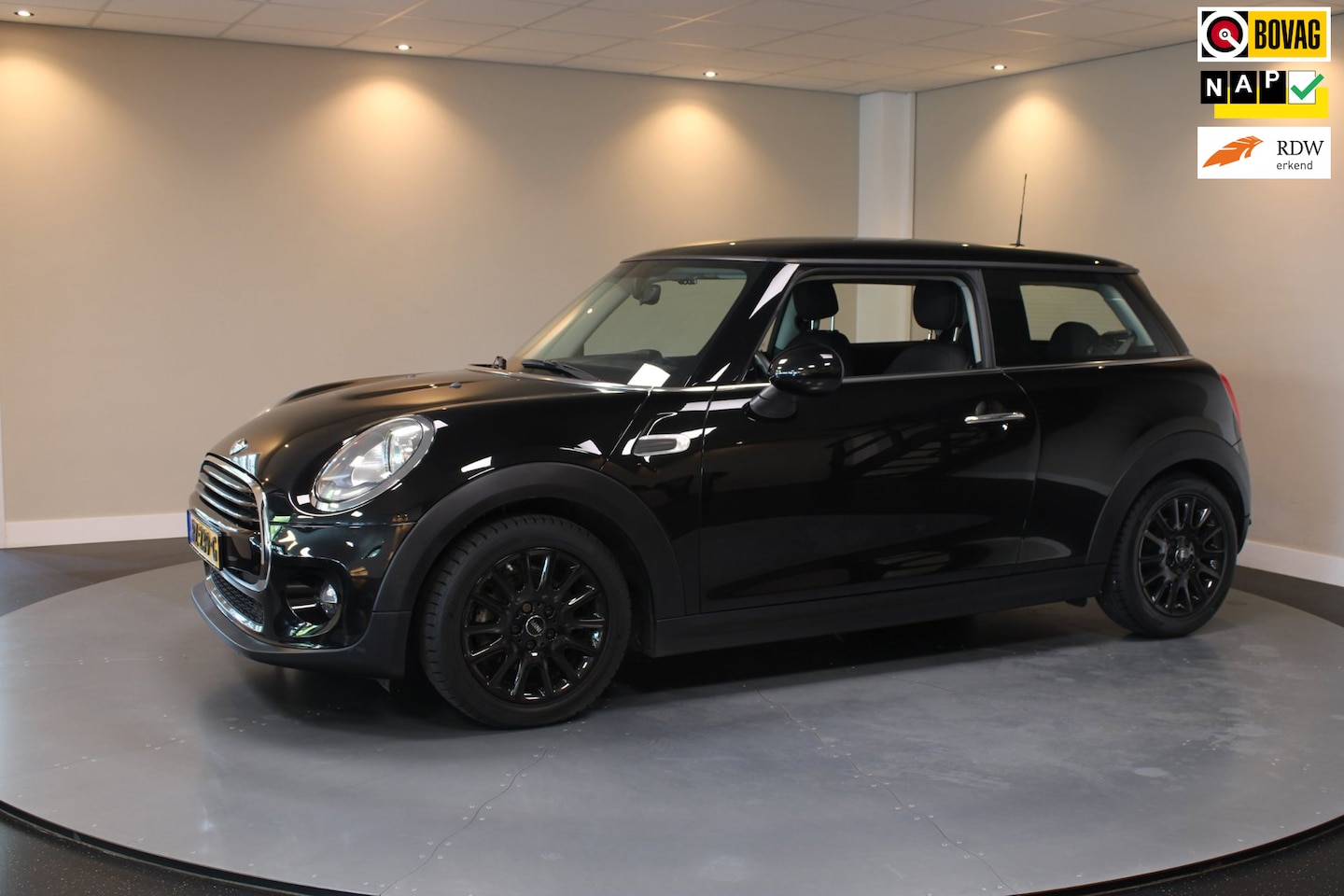 MINI 3-Deurs - 1.5 Cooper Salt *4 Nwe All-seasons!* Dealer OH|Airco|NAP - AutoWereld.nl
