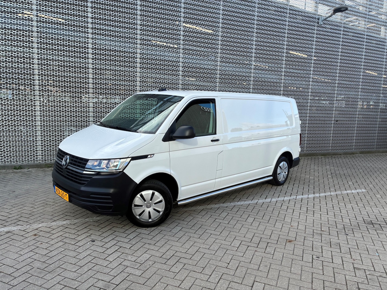 Volkswagen Transporter - 2.0 TDI L2H1 2.0 TDI 110PK L2H1 - AutoWereld.nl