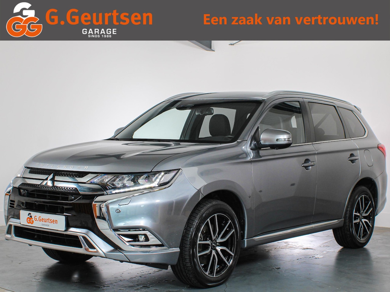 Mitsubishi Outlander - 2.4 PHEV Intense+ Panoramadak, Camera, Navigatie, Cruise Control - AutoWereld.nl