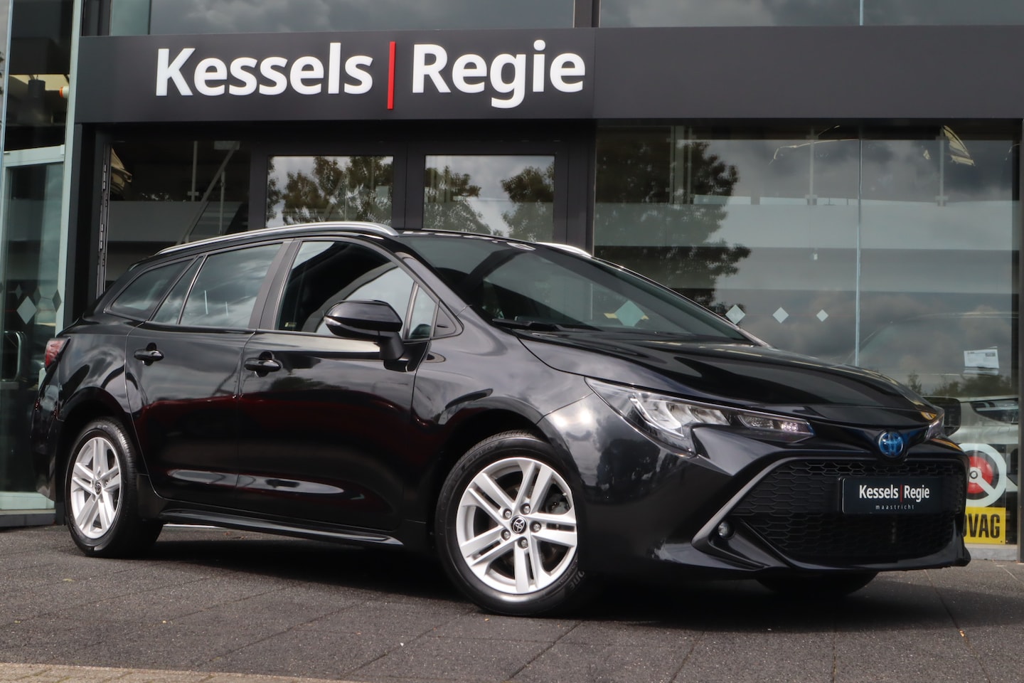 Toyota Corolla Touring Sports - 1.8 Hybrid Business | Navi | Camera | ACC | Stoel + stuurverwarming - AutoWereld.nl