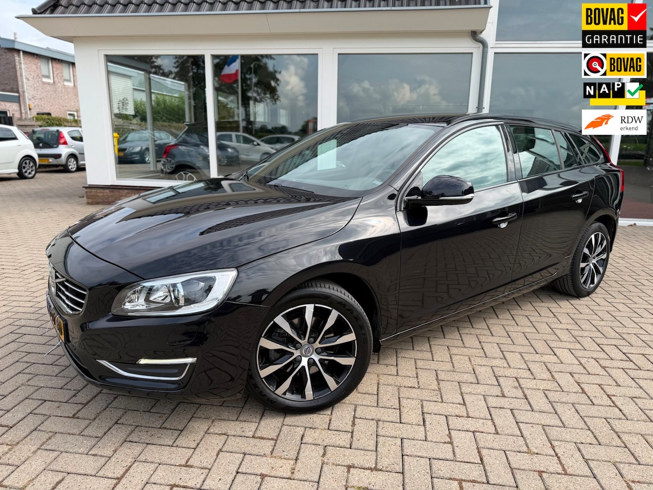 Volvo V60 - 1.5 T3 Polar+ Dynamic/ Leder/ NAVI/ Automaat/ Trekhaak/ NAP - AutoWereld.nl