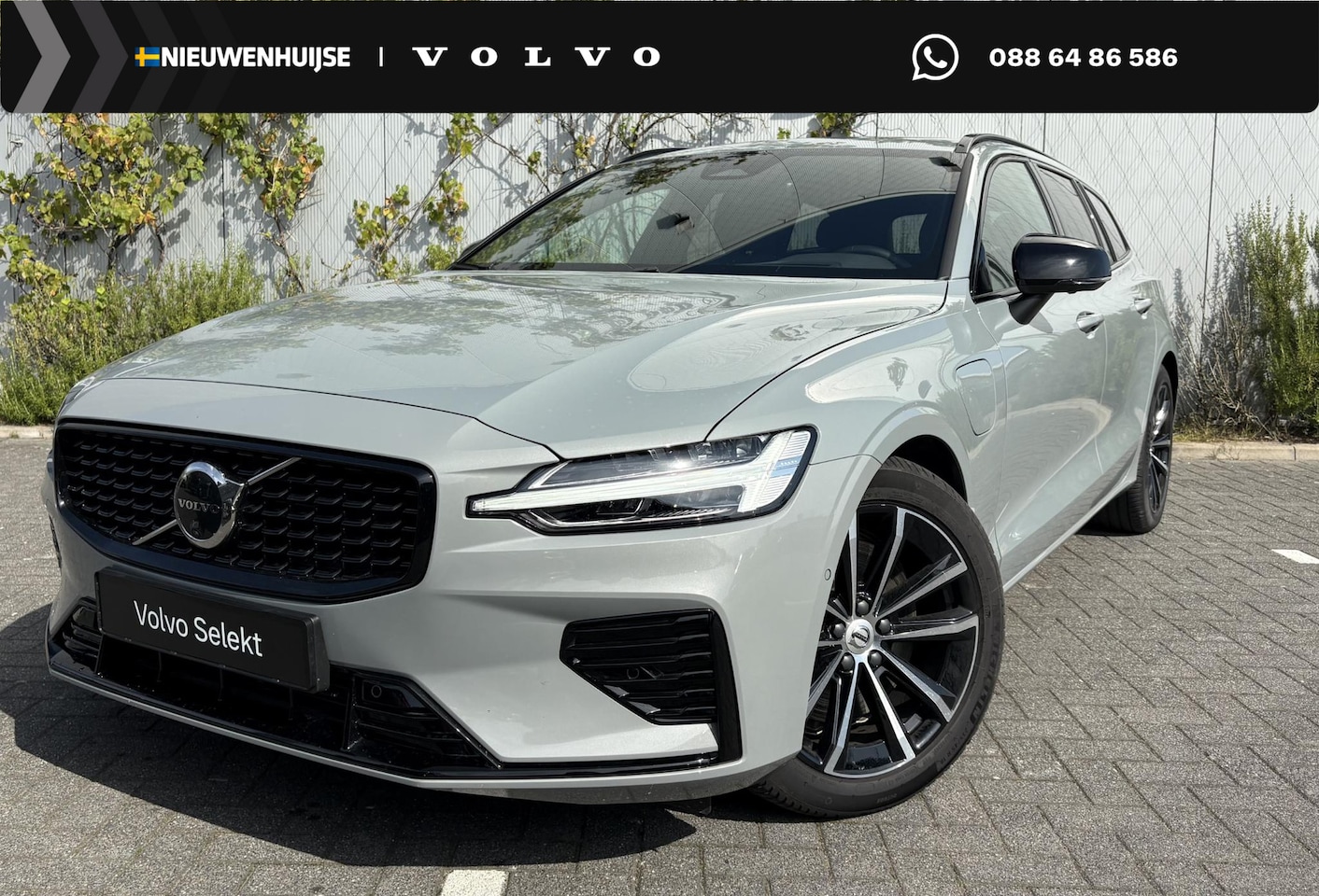 Volvo V60 - 2.0 T8 Plug-in Hybrid AWD Plus Dark | PHEV | Trekhaak | Sportstoelen | Panoramadak | Harma - AutoWereld.nl