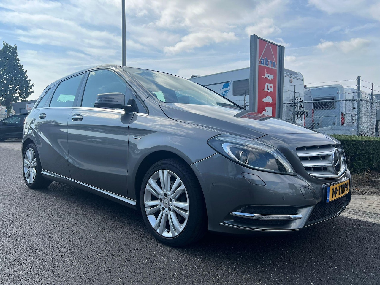 Mercedes-Benz B-klasse - 200 Ambition | Airco | Adaptive Cruise Control | Panorama Dak | NAVI | Bluetooth | Lederen - AutoWereld.nl