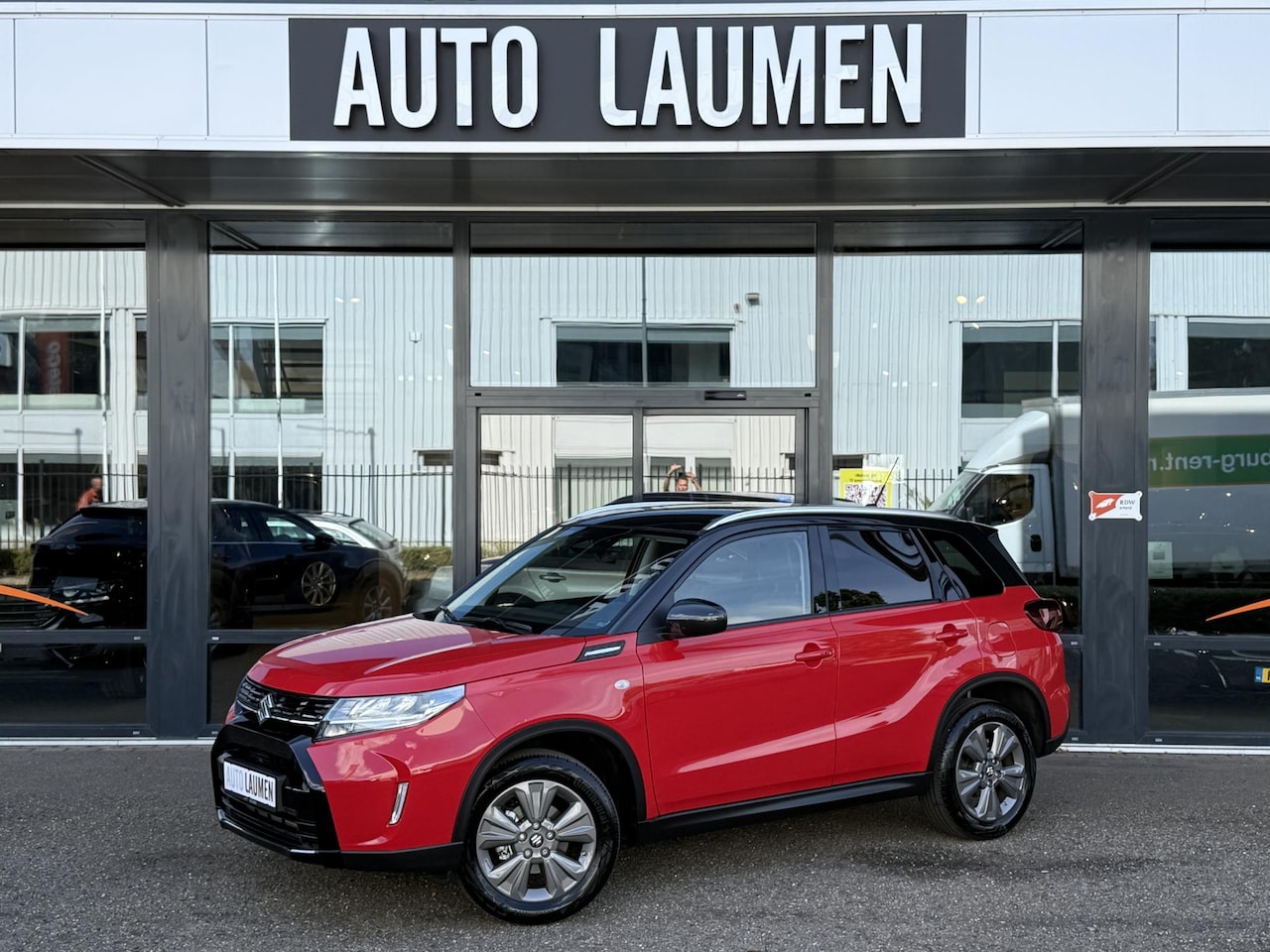 Suzuki Vitara - 1.4 Boosterjet Select Rhino Edition Smart Hybrid Navi Camera Keyless Carplay DAB Dodehoek - AutoWereld.nl