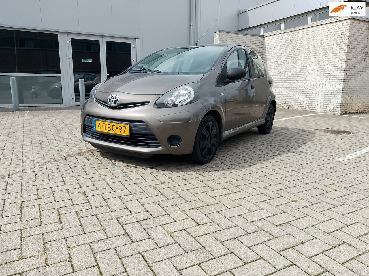 Toyota Aygo - 1.0 VVT-i Now 1.0 VVT-i Now - AutoWereld.nl