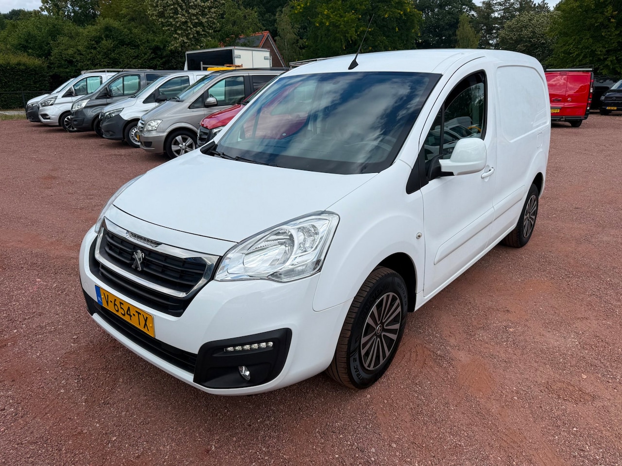 Peugeot e-Partner - Electric L1 Premium Navigatie / Airco - AutoWereld.nl