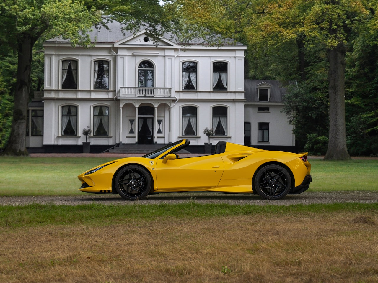 Ferrari F8 Spider - 3.9 V8 HELE | Lift | JBL | Carbon interior - AutoWereld.nl
