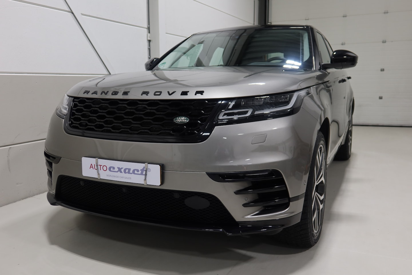Land Rover Range Rover Velar - P300 Turbo AWD R-Dynamic HSE I Luchtvering I full history - AutoWereld.nl