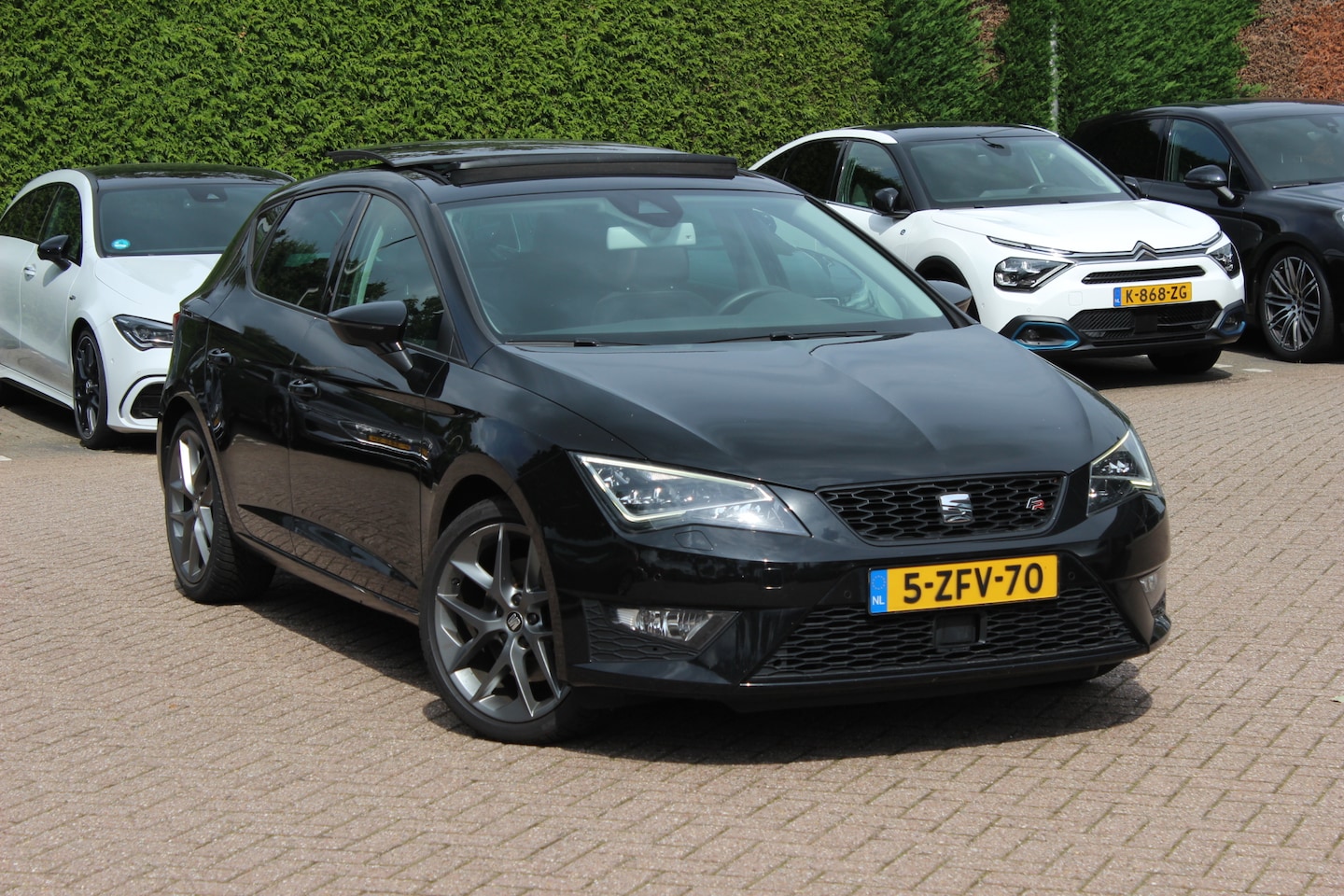 SEAT Leon - 1.8 TSI FR Dynamic / NL Auto! / 1e Eign. / Panoramadak / Navigatie / Parkeerhulp V+A / Led - AutoWereld.nl