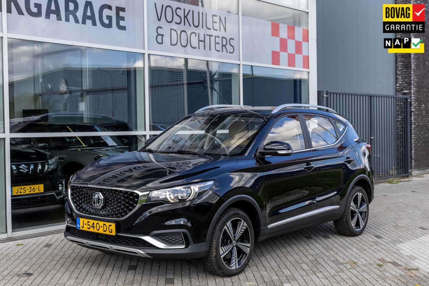 MG MG ZS EV - Luxury 45 kWh Beige lederen interieur - AutoWereld.nl
