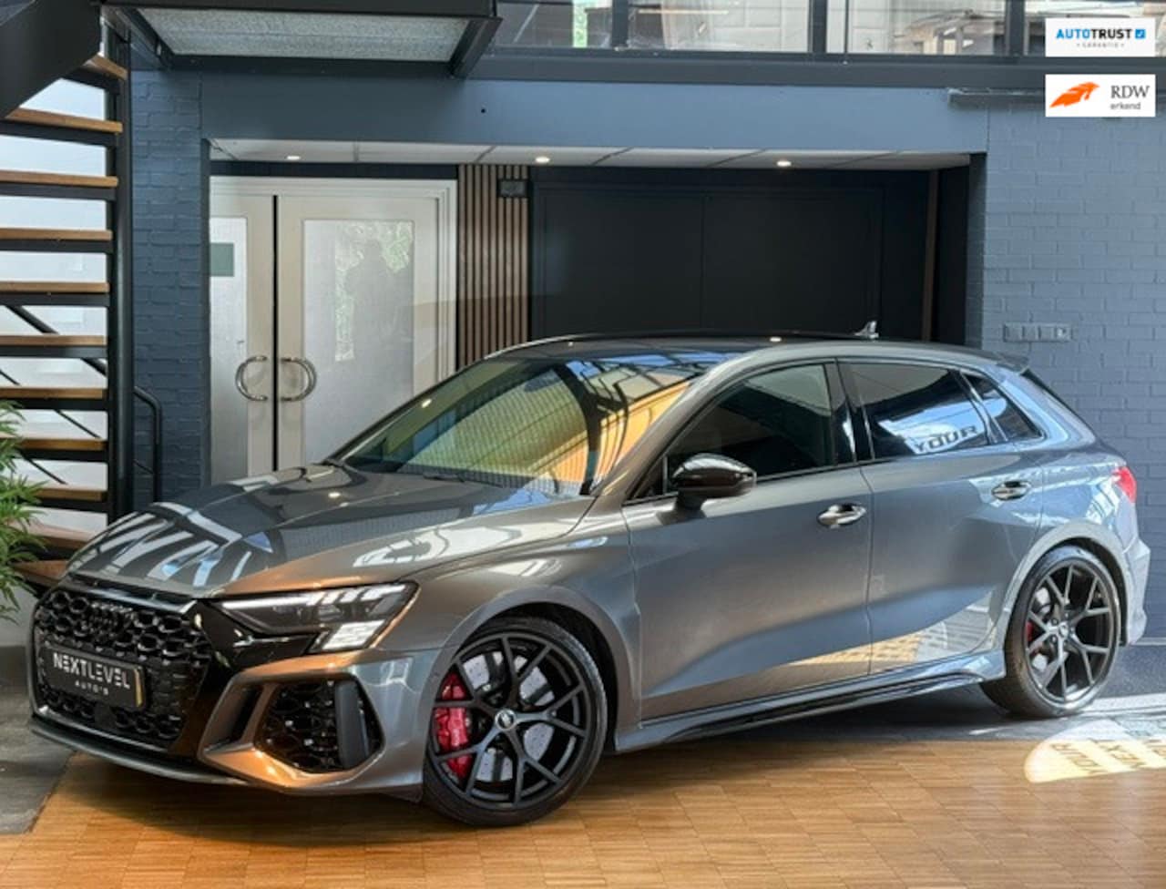 Audi RS3 - Sportback 2.5 TFSI RS3 ABT quattro RS Dynamic Ceramic RS Design RED HUD PANO Matrix LED - AutoWereld.nl