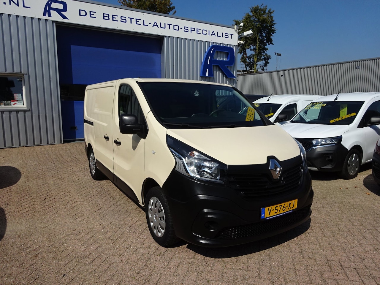 Renault Trafic - 1.6 dCi T29 L1H1 AIRCO NAVIGATIE CRUISE CONTROL PDC 3 ZITS - AutoWereld.nl
