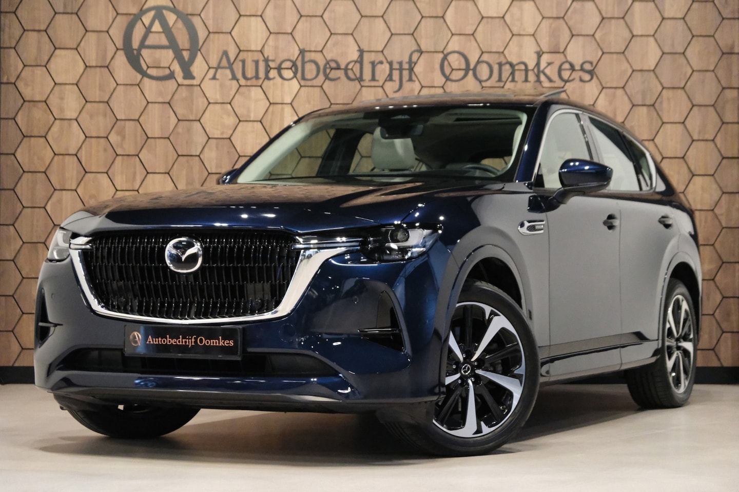 Mazda CX-60 - 2.5 e-SkyActiv PHEV Takumi *PANORAMADAK* Wegklapbare Trekhaak/Navi/Camera/20" LMV - AutoWereld.nl