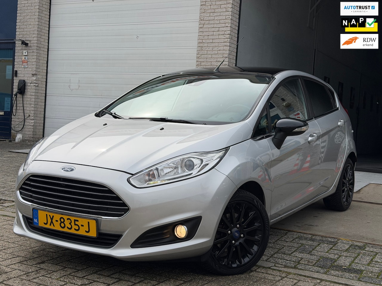 Ford Fiesta - 1.0 EcoBoost Silver Edition/ 5drs/ nap/ 2e EIG/ dealeronderhouden/ 1jaar apk/ navi/ pdc/ a - AutoWereld.nl
