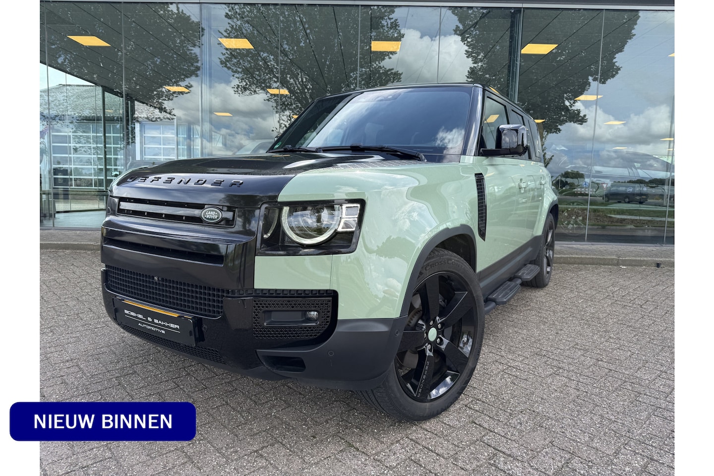Land Rover Defender 110 - 2.0 P400e 110 X ** URBAN ** Panodak ** Cold Climate ** Trekhaak ** Treeplanken - AutoWereld.nl