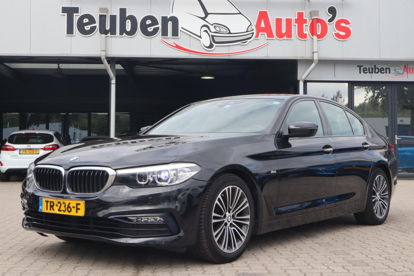 BMW 5-serie - 520d EDE Executive | Sportline | Audio Media Pack | Spotstoelen | Donkere hemel - AutoWereld.nl