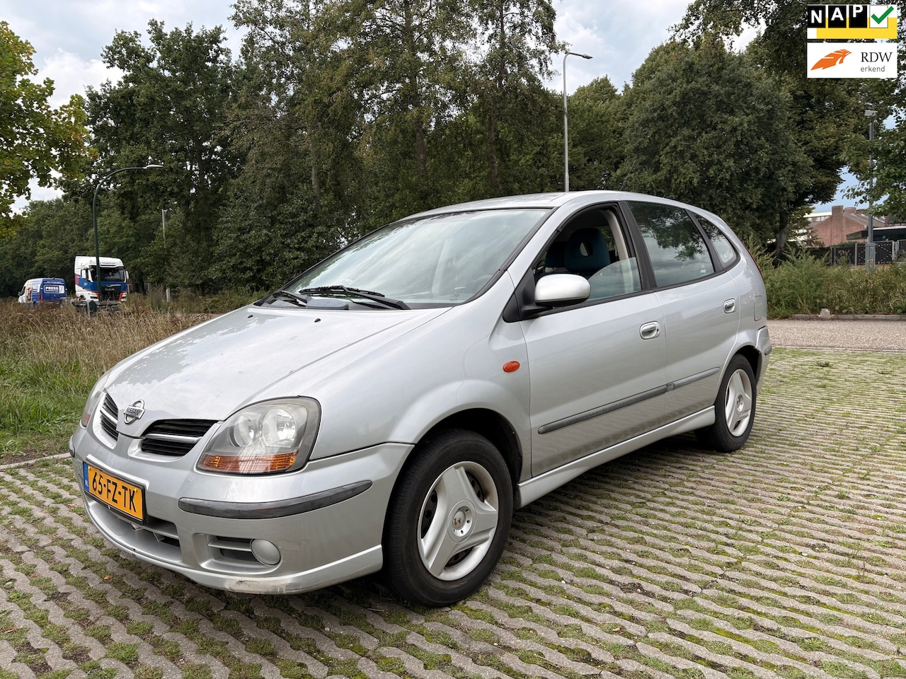 Nissan Almera Tino - 2.0 CVT Ambience - Automaat - airco - AutoWereld.nl