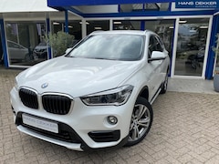 BMW X1 - sDrive20i High Executive Stoelverwarming / Trekhaak / Head up / elek stoelen