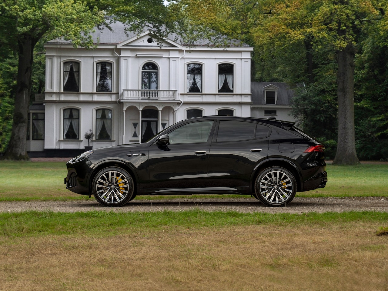 Maserati Grecale - Modena 330pk | Luchtvering | Pano-dak | Carbon interieur | Sonus Faber - AutoWereld.nl