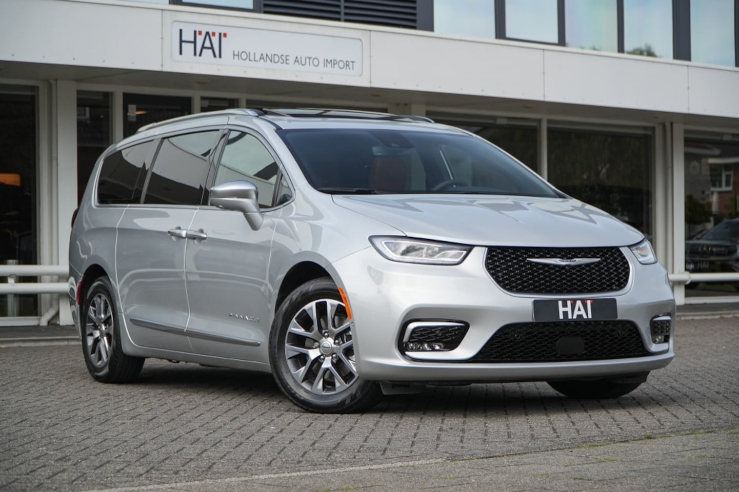 Chrysler Pacifica - 3.6 V6 Hybrid I Pinnacle I Pano I ACC I 7 Persoons I - AutoWereld.nl