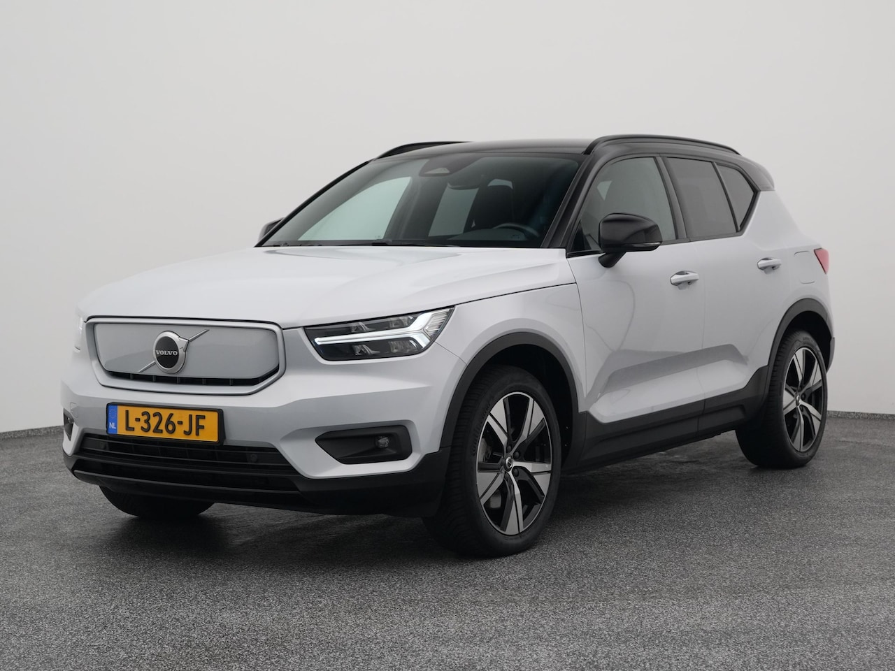 Volvo XC40 - Recharge P8 AWD R-Design | KEYLESS | STOEL- EN STUURVERW. - AutoWereld.nl