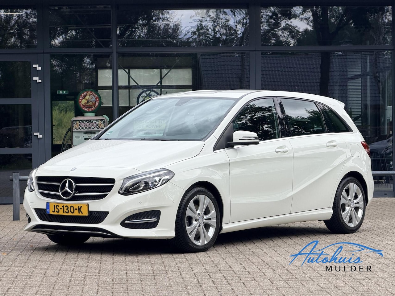 Mercedes-Benz B-klasse - 180 Lease Edition Ambition | Automaat | Cruise | Camera | Stoelverwarming | Trekhaak - AutoWereld.nl