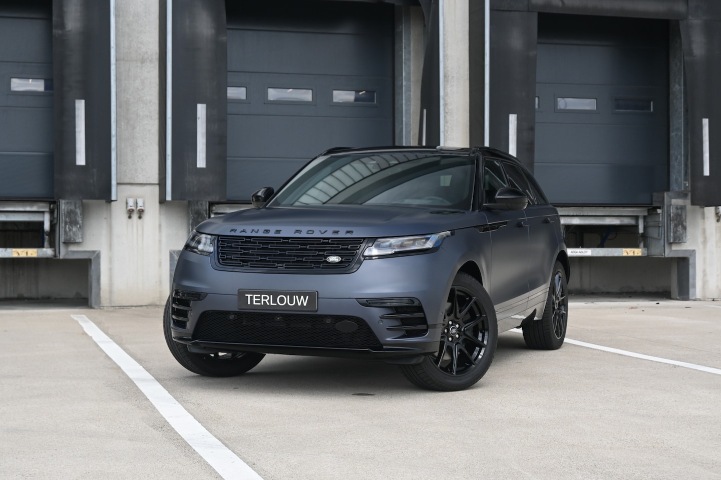 Land Rover Range Rover Velar - 2.0 P400e AWD Belgravia Edition Satin PHEV 2.0 P400e AWD Belgravia Edition Satin PHEV - AutoWereld.nl