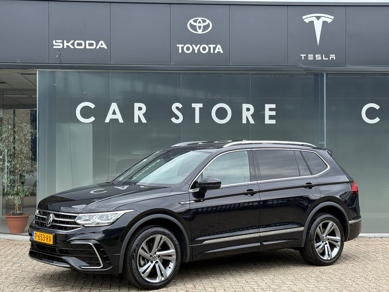 Volkswagen Tiguan Allspace - 1.5 TSI R-Line Business 7p. 1.5 TSI R-Line Business+ 7p. - AutoWereld.nl