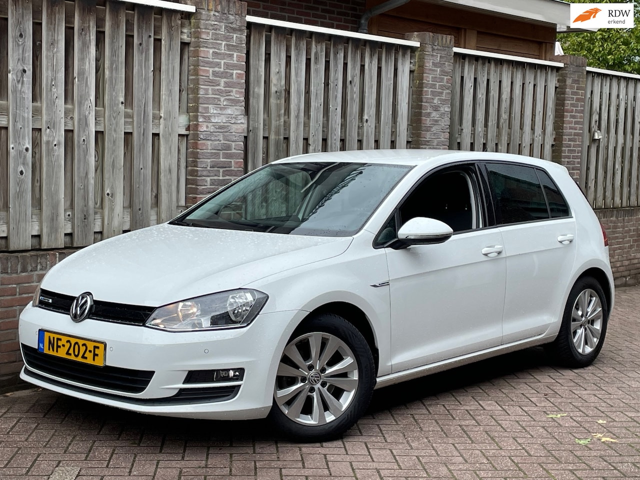 Volkswagen Golf - 1.0 TSI Comfortline AIRCO/CLIMA, NAVI, Cruise, 5-deurs! - AutoWereld.nl