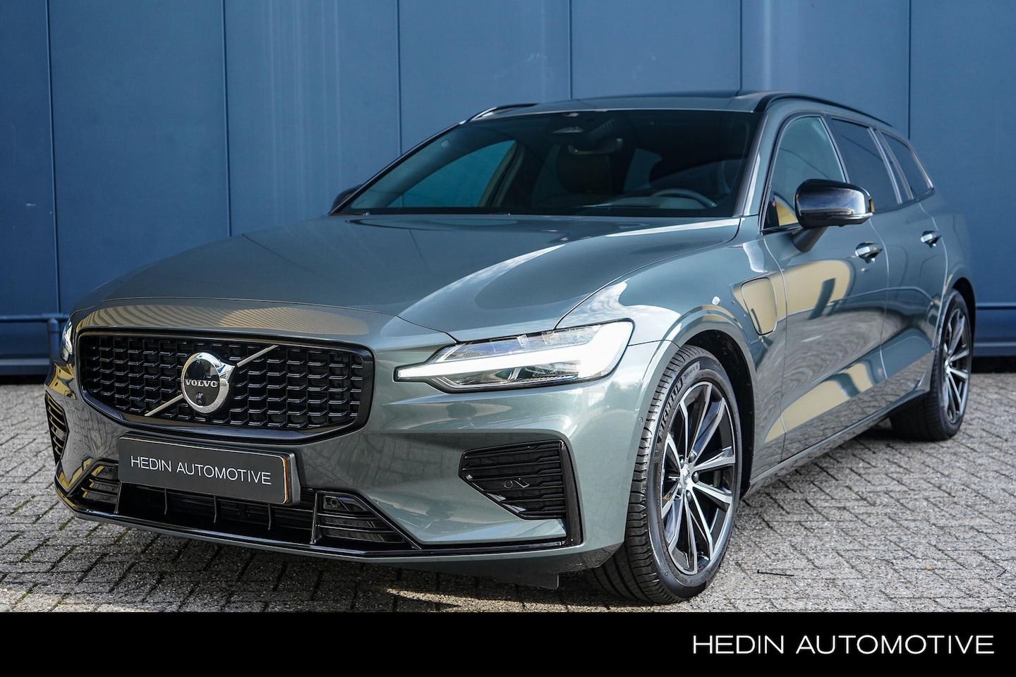 Volvo V60 - 2.0 T8 Plug-in hybrid AWD Ultra Dark | Trekhaak | Panoramadak | 360 graden camera - AutoWereld.nl