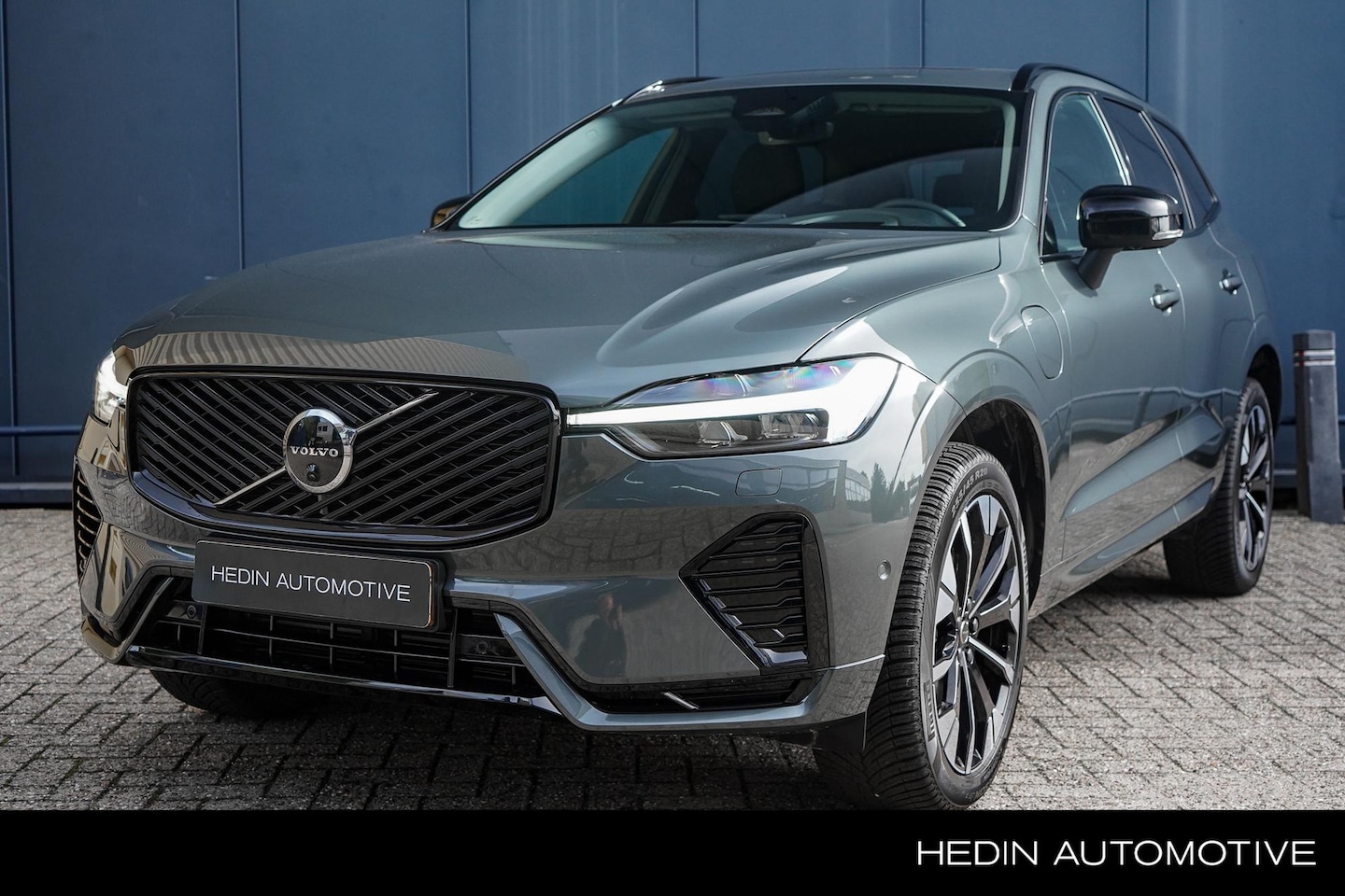 Volvo XC60 - 2.0 T6 Plug-in hybrid AWD Ultra Dark | Trekhaak | Luchtvering | Panoramadak | 360 graden c - AutoWereld.nl