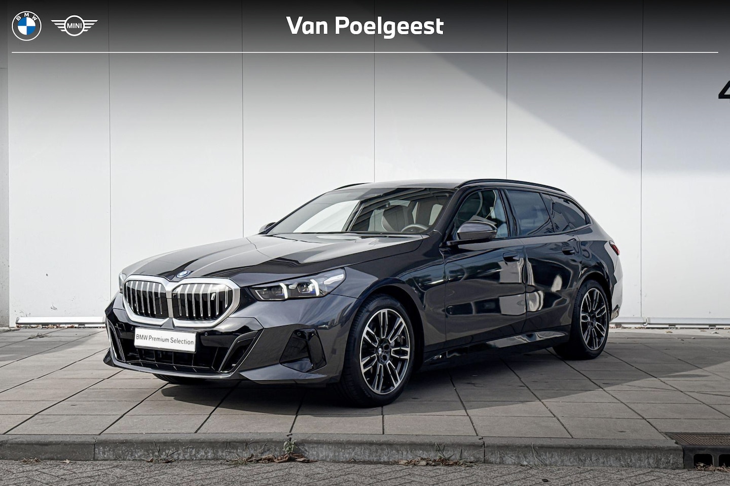 BMW i5 Touring - xDrive40 M-Sport 20 Inch / Pano dak / Stoel Verwarming Voor + Achter / Stuurverwarming / S - AutoWereld.nl