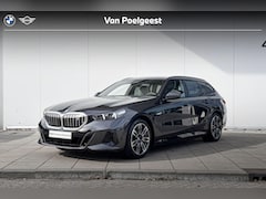 BMW i5 Touring - xDrive40 M-Sport 20 Inch / Pano dak / Stoel Verwarming Voor + Achter / Stuurverwarming / S