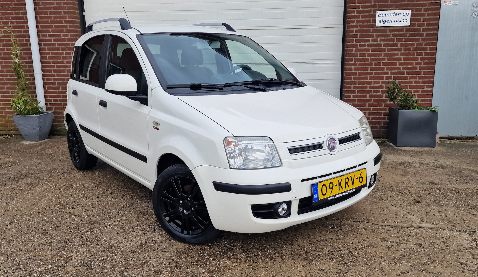 Fiat Panda - 1.2 Emotion Hele frisse Fiat Panda 1.2 Emotion. Parkeersensoren, clima control, lm velgen, trekhaak, m - AutoWereld.nl
