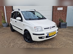 Fiat Panda - 1.2 Emotion Hele frisse Fiat Panda 1.2 Emotion. Parkeersensoren, clima control, lm velgen, trekhaak, m