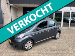 Toyota Aygo - 1.0-12V Cool / 5 DEURS / ZUINIG / KM+NAP / METALLIC / APK JUNI 2027