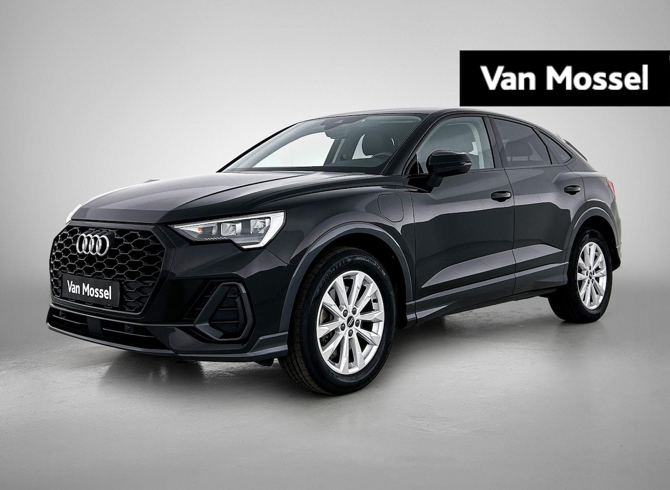 Audi Q3 Sportback - 45 TFSI e Attraction 245 PK | Automaat | Navigatie | Climate Control | Stoelverwarming | C - AutoWereld.nl